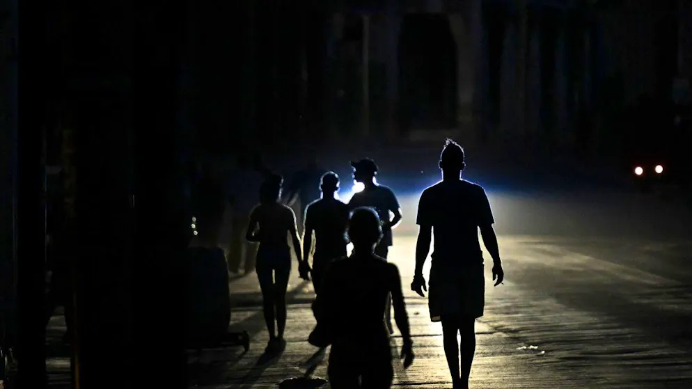 «Mettez-nous la lumière!». L'est de Cuba touché par une panne de courant massive
