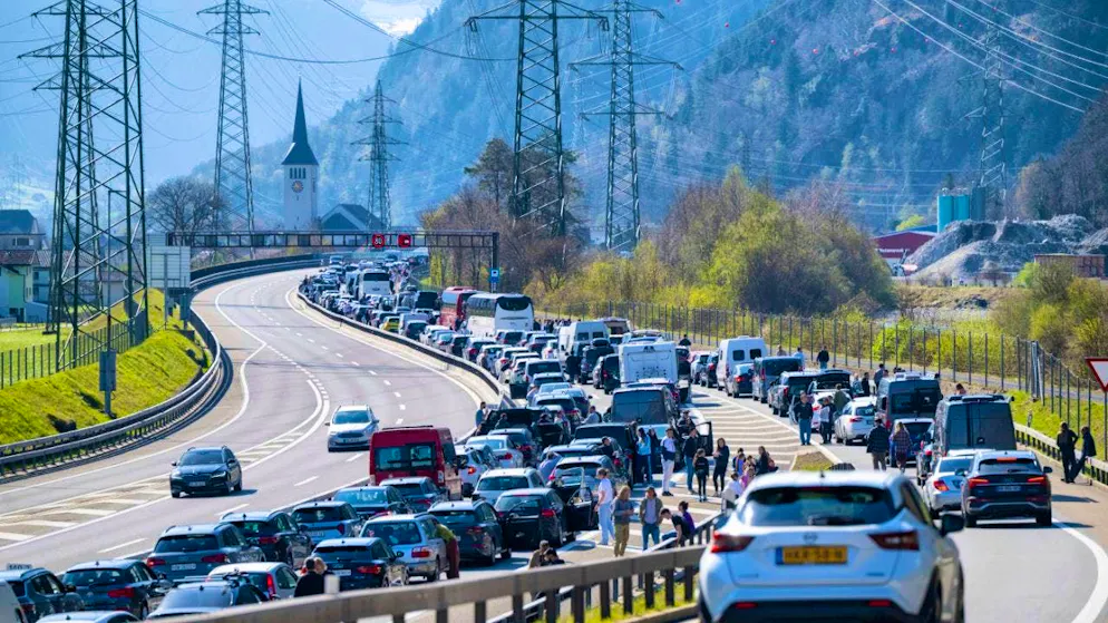 The reason for the traffic jam in front of the Gotthard tunnel is congestion. (archive picture)
