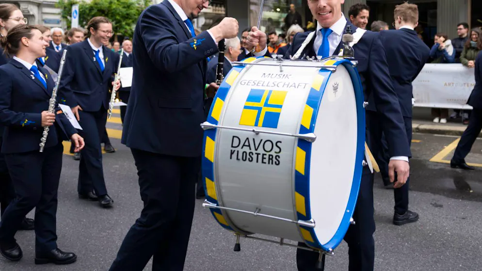 Eventi. Al via la Festa federale di musica a Bienne, cominciata la sfilata