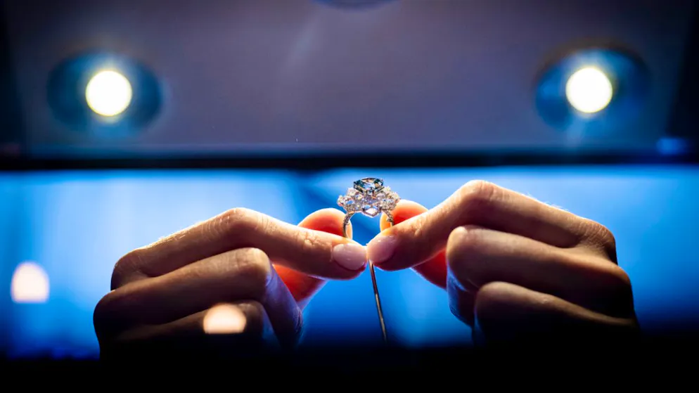 Enchères. 13,5 millions pour un diamant de la taille d'un ongle : «Ocean Dream» bat tous les records