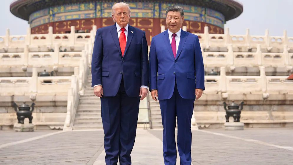 US-Präsident hält sich auffällig zurück. Das fällt auf beim Treffen von Trump und Xi in Peking