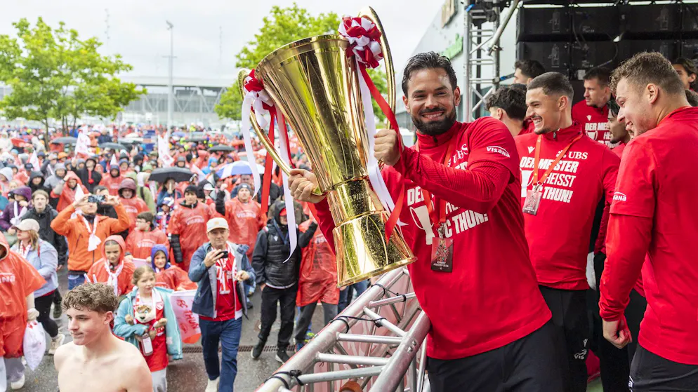 Meisterumzug im Stream. FC Thun zelebriert Titel trotz Regen und Kälte