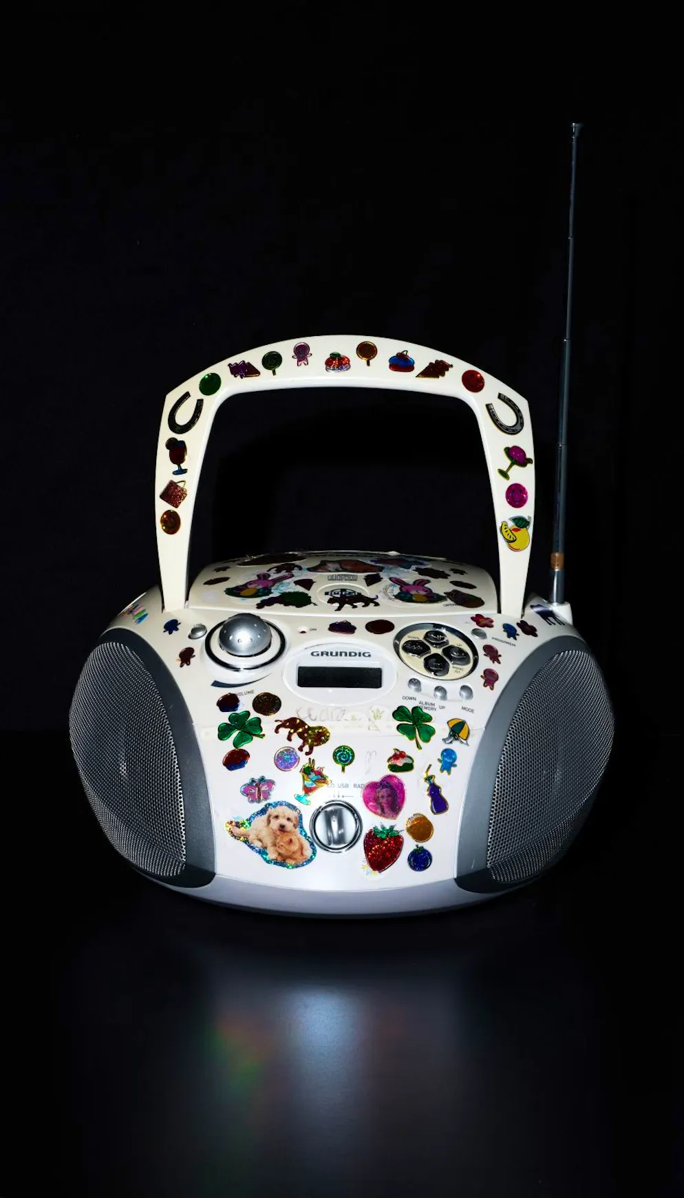 Radio mit Glitzer-Stickern – das liebste Glitzerstück einer Museumsbesucherin.
