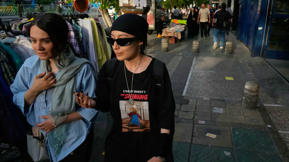 Frauen am Dienstag im Zentrum von Teheran. 