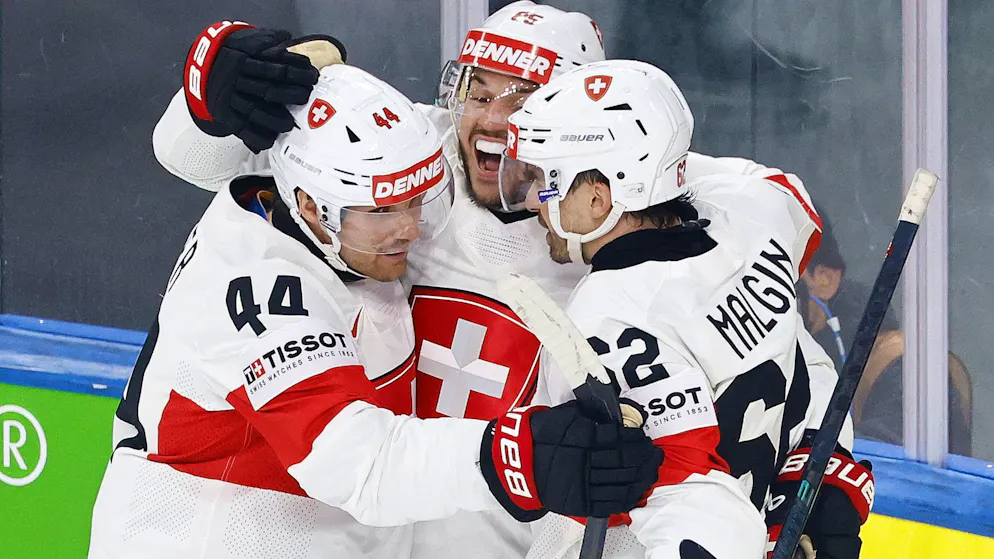 Dream start to the home World Championship. The Swiss national team saves the lead over time and beats the USA 3:1!