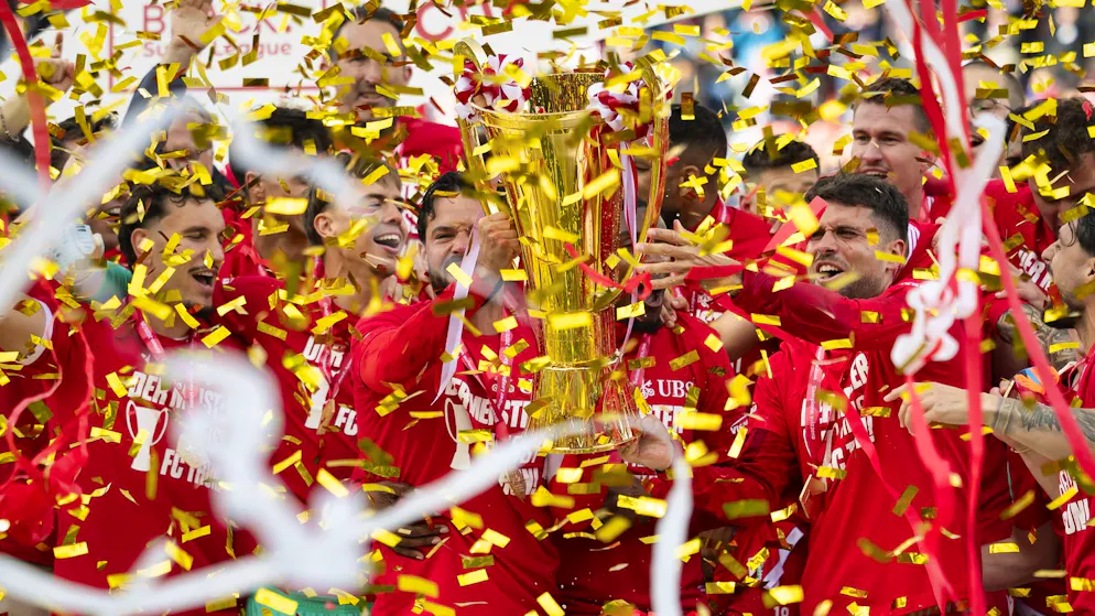 Championship parade in the stream. The Thun heroes let it rip once again