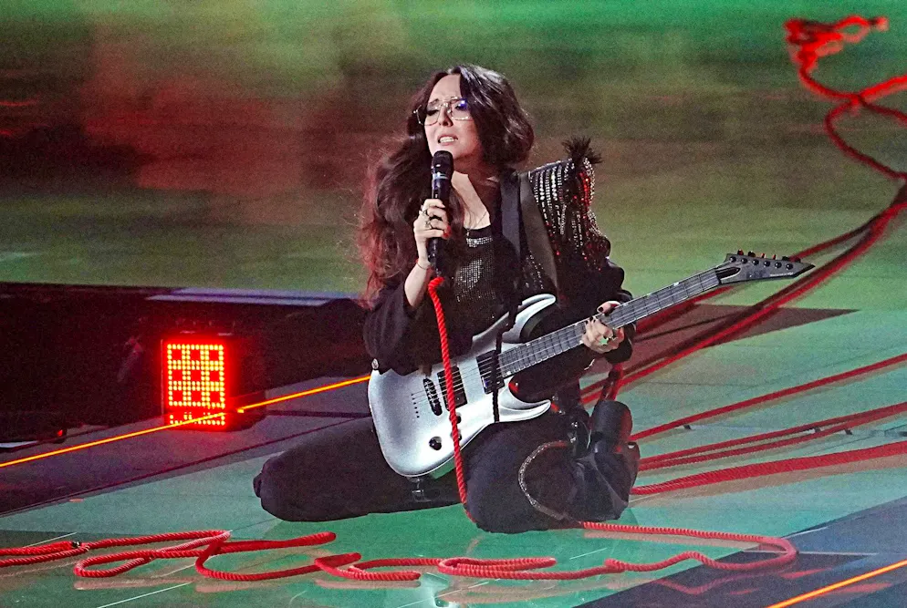 La cantante svizzera Veronica Fusaro durante la sua esibizione nella seconda semiginale dell'Eurovision Song Contest (ESC) a Vienna.