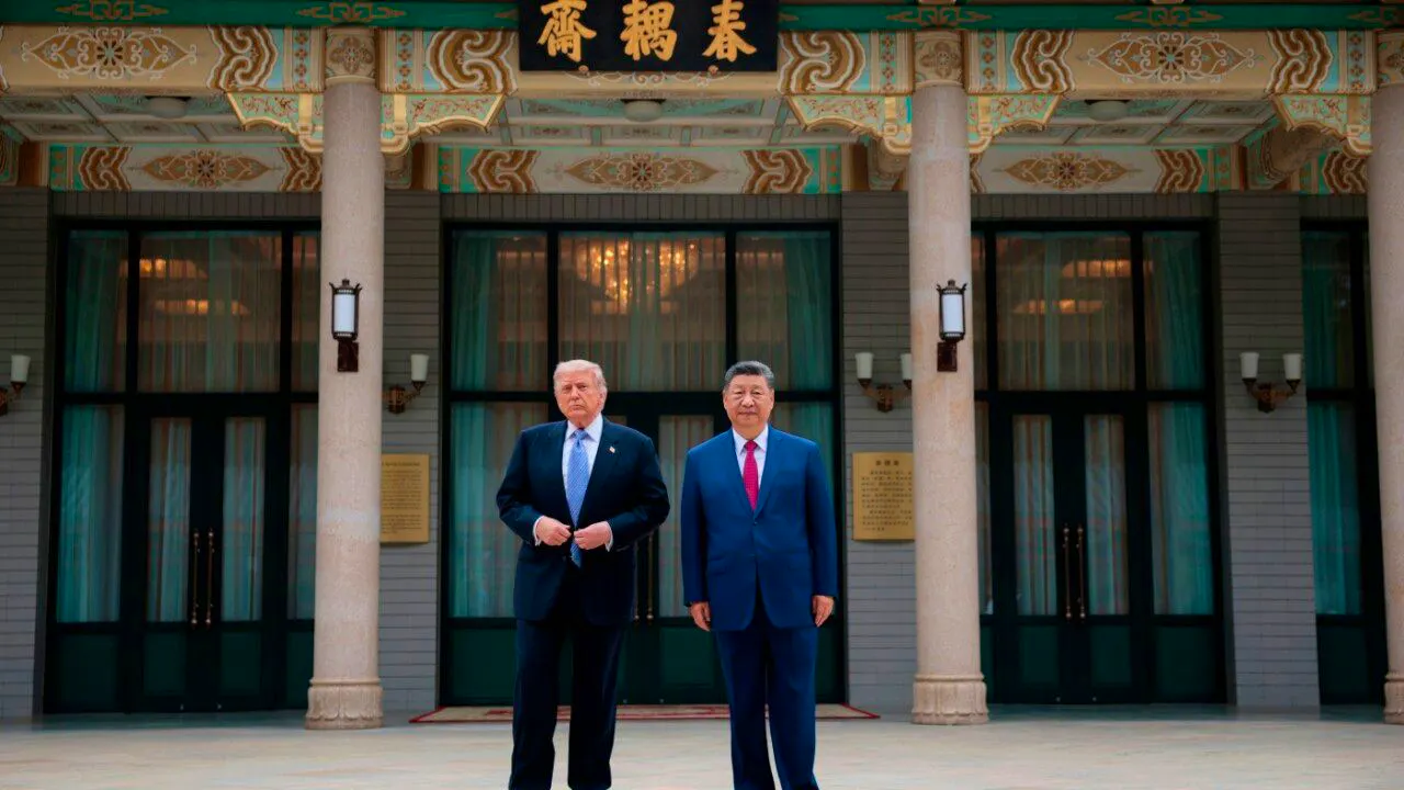 Politics. Trump on his way back to the USA after China visit