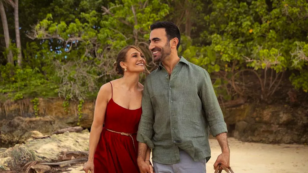 Film. Jennifer Lopez e Brett Goldstein, intesa immediata sul set di «Office Romance»