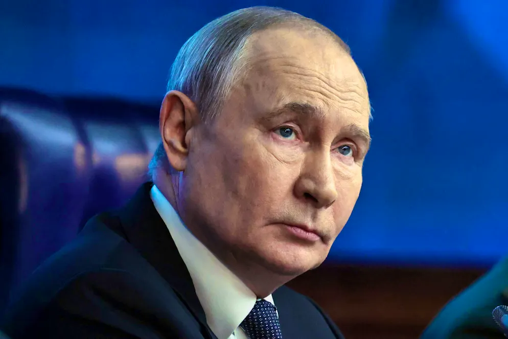 Le président russe Vladimir Poutine mène avec son gouvernement une politique dure contre les critiques.