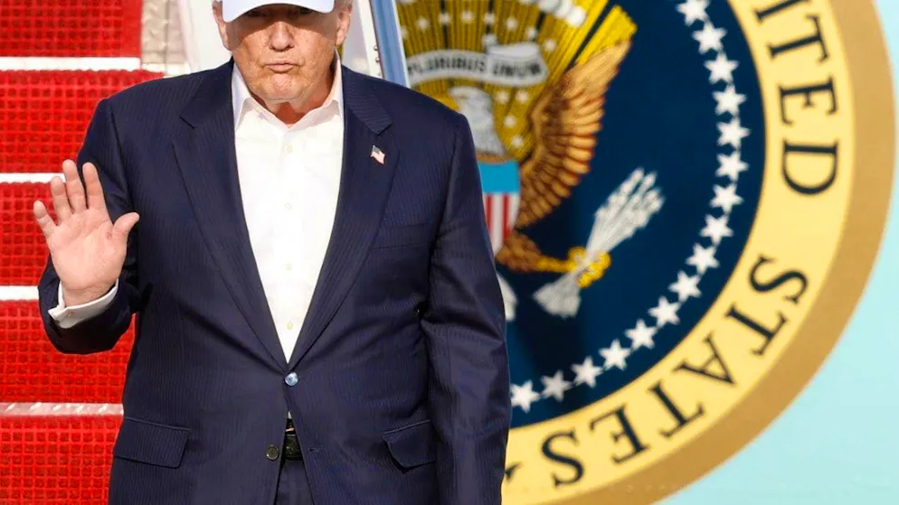 US President Donald Trump walks down the stairs of Air Force One upon his arrival at Joint Base Andrews. Photo: Luis M. Alvarez/AP/dpa