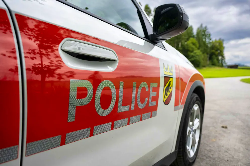 The cantonal police respond to a serious car accident on Friday evening (symbolic image).