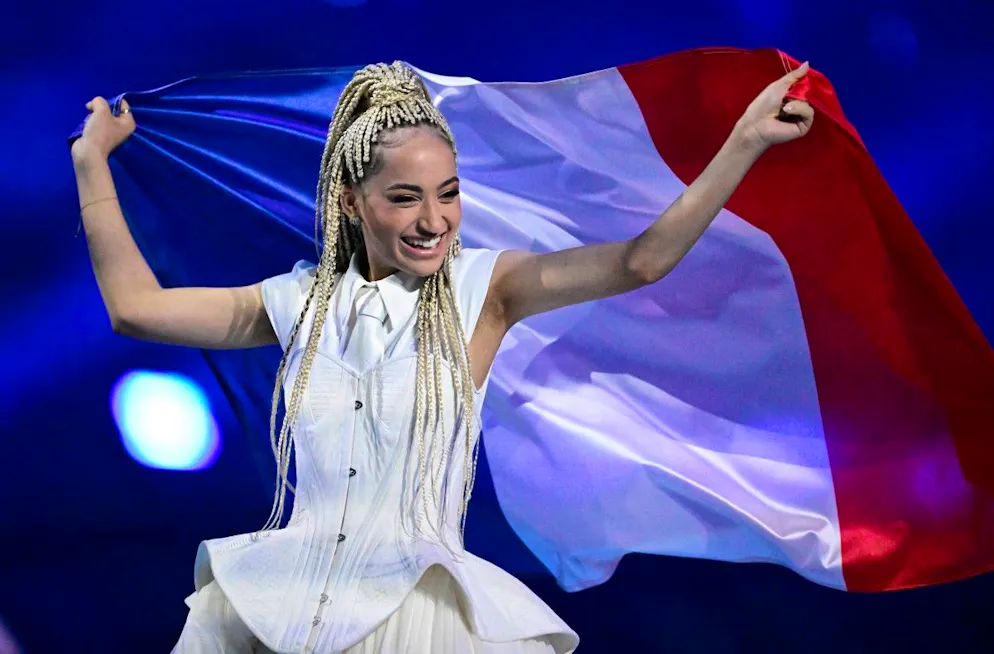 Eurovision - Finale 2026. <strong>France:</strong> c’est la plus jeune candidate à représenter la France à l'Eurovision: Monroe, chanteuse lyrique franco-américaine de 17 ans, interprétera «Regarde!». Ce titre sur l'amour, thème de prédilection de la France à l'Eurovision, mêle pop, airs d'opéra et référence aux comédies musicales.