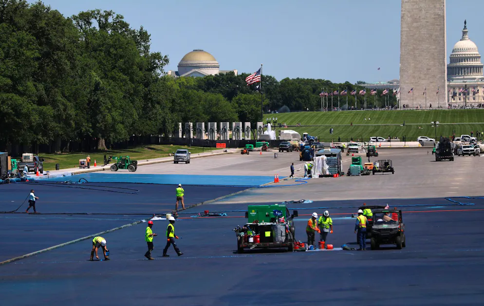 Das Wasserbecken vor der Lincoln Memorial-Statue lässt Trump im «Blau der amerikanischen Flagge» streichen.