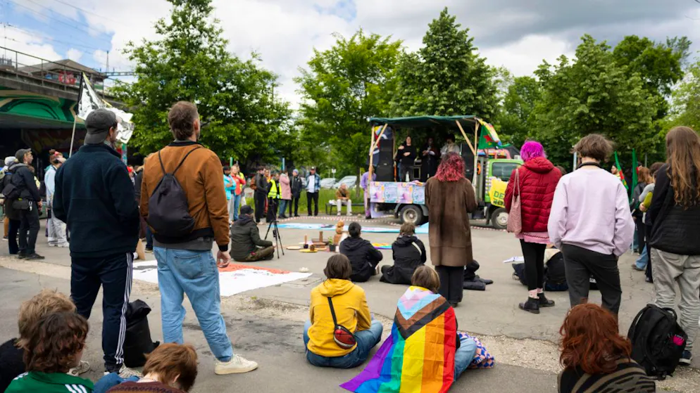 1000 Personen an Demo in Bern für Sicherheit von queeren Menschen – Gallery. Der Berner CSD zog von der Schützenmatte zum Bundesplatz.