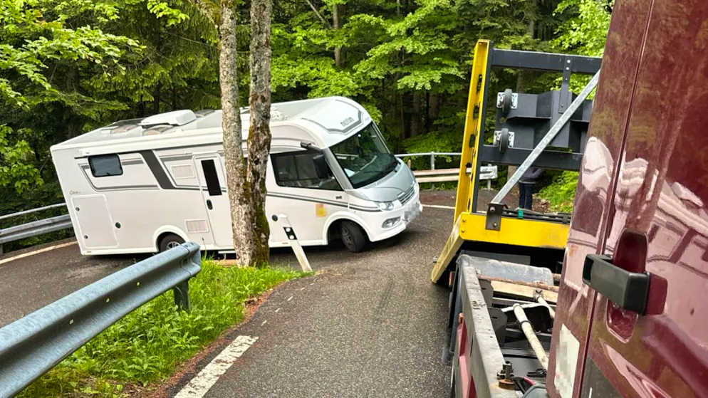Soletta. Un camper resta bloccato sul passo del Balmberg
