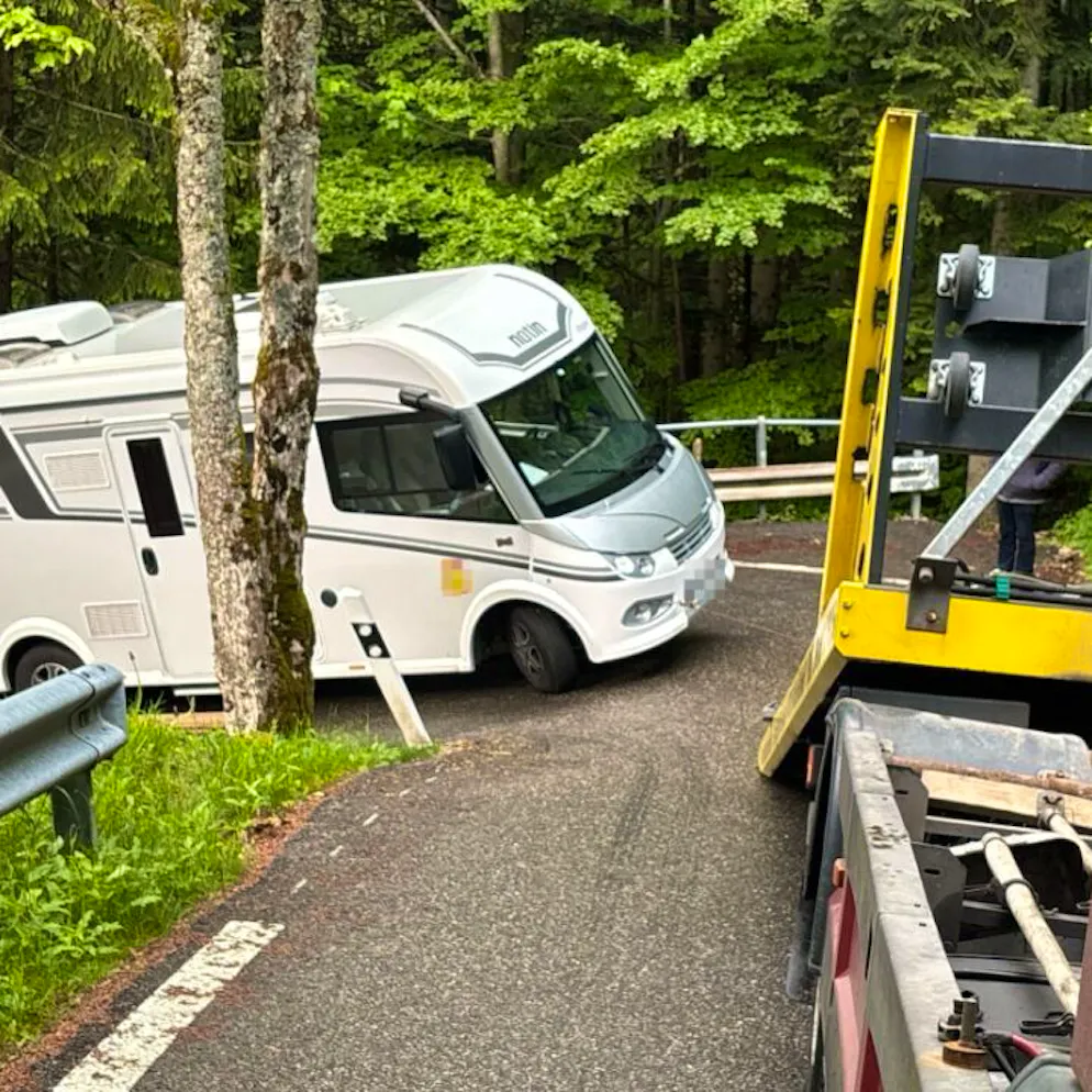 Soletta. Un camper resta bloccato sul passo del Balmberg