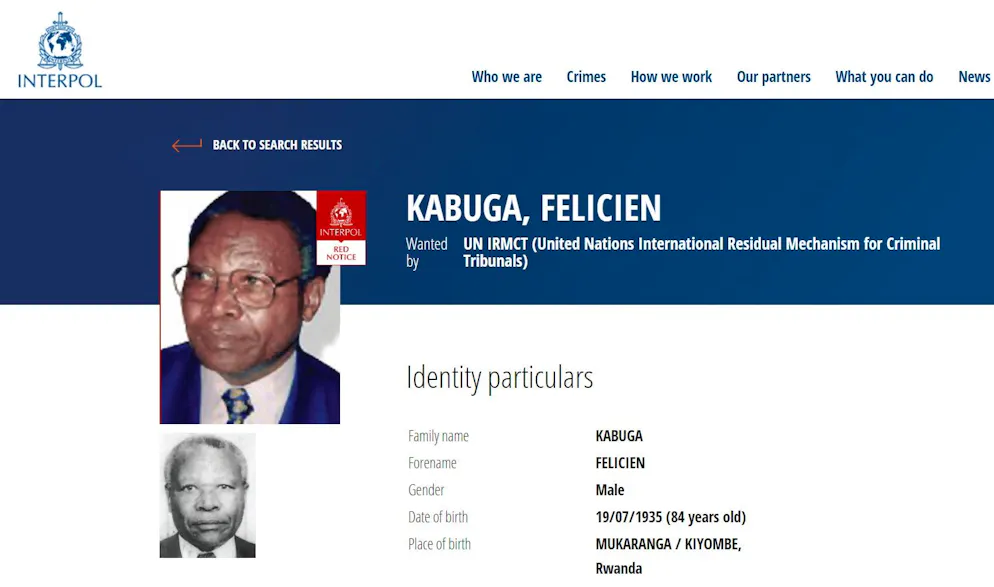 Uno screenshot dal sito web dell'Interpol che mostra Felicien Kabuga, una delle persone più ricercate per il genocidio ruandese, arrestato nei pressi di Parigi, come annunciato dal ministero della Giustizia francese il 16 maggio 2020. Il Tribunale penale internazionale per il Ruanda ha incriminato Kabuga per genocidio e crimini contro l'umanità.