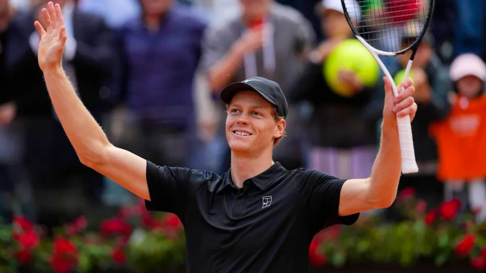 33rd victory in a row. Sinner defeats Medvedev and also reaches the final at his home tournament