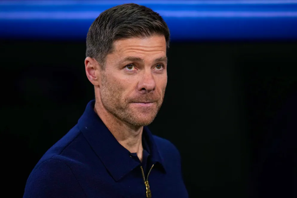 Bald wieder an der Seitenlinie? Trainer Xabi Alonso gilt als heisser Kandidat beim FC Chelsea. (Archivbild)