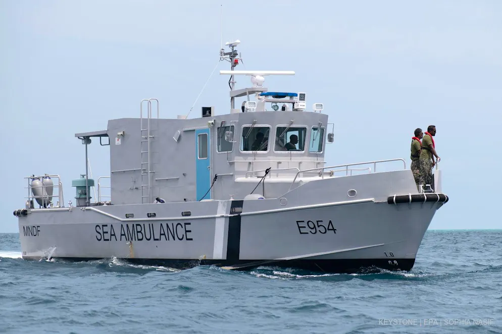 Mitglieder der Seenotrettung der Nationalen Verteidigungsstreitkräfte der Malediven (MNDF) während der Such- und Bergungsaktion im Vaavu-Atoll, Malediven, am 16. Mai 2026.
