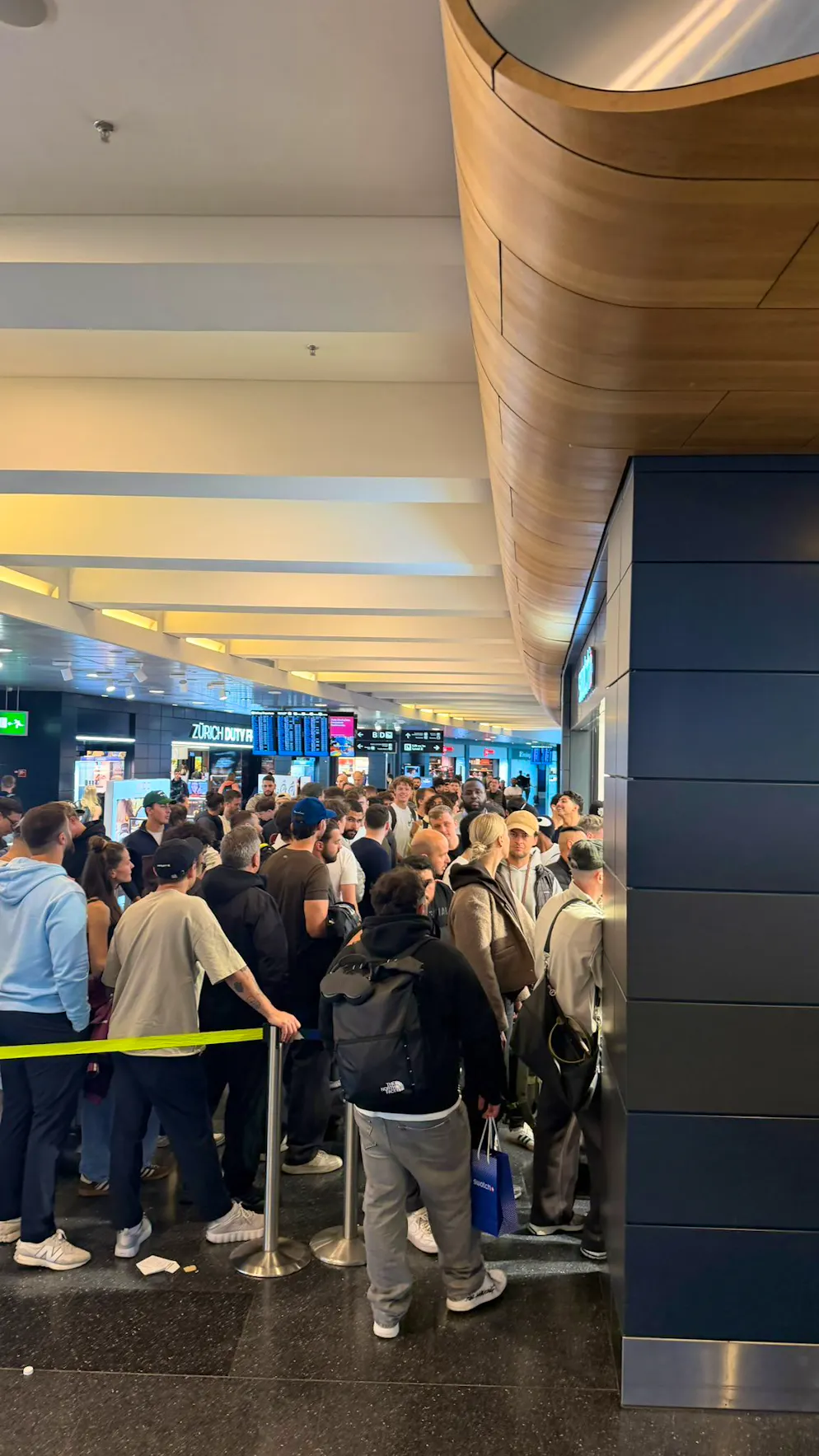 Swatch. Manche kauften sich extra ein Flugticket, um in den Duty-Free-Bereich zu gelangen.