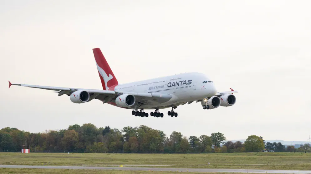 Aviazione. Aereo della Qantas deviato nella Polinesia francese dopo che un uomo ha morso un'assistente di volo