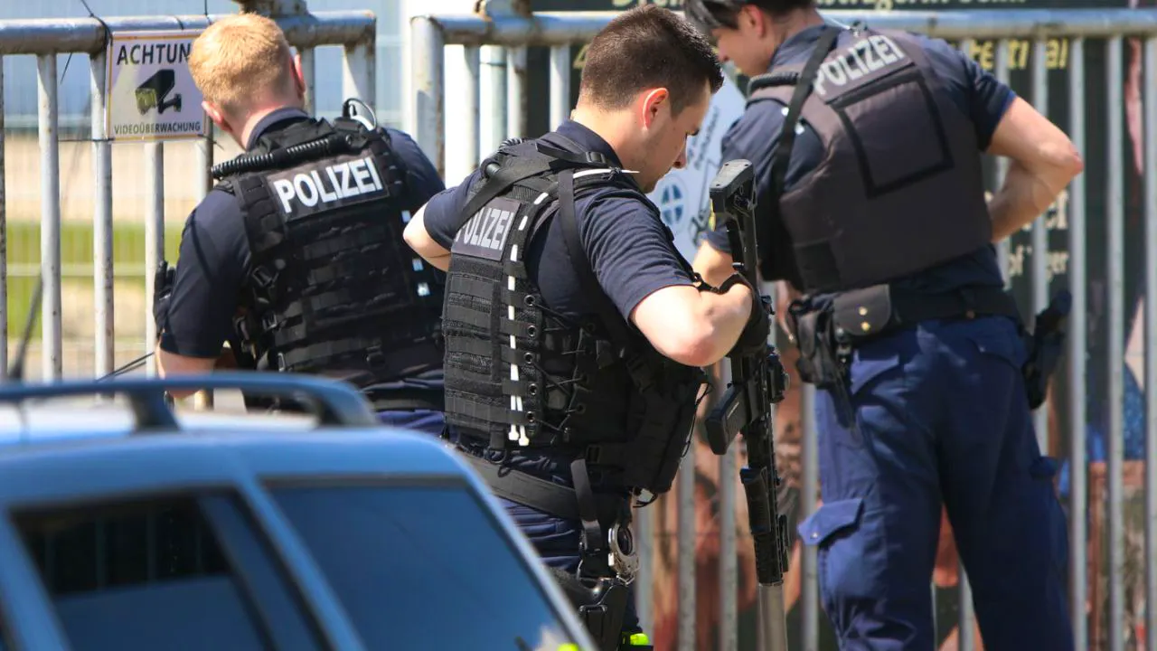 Germany. Police shoot escaped tiger near Leipzig