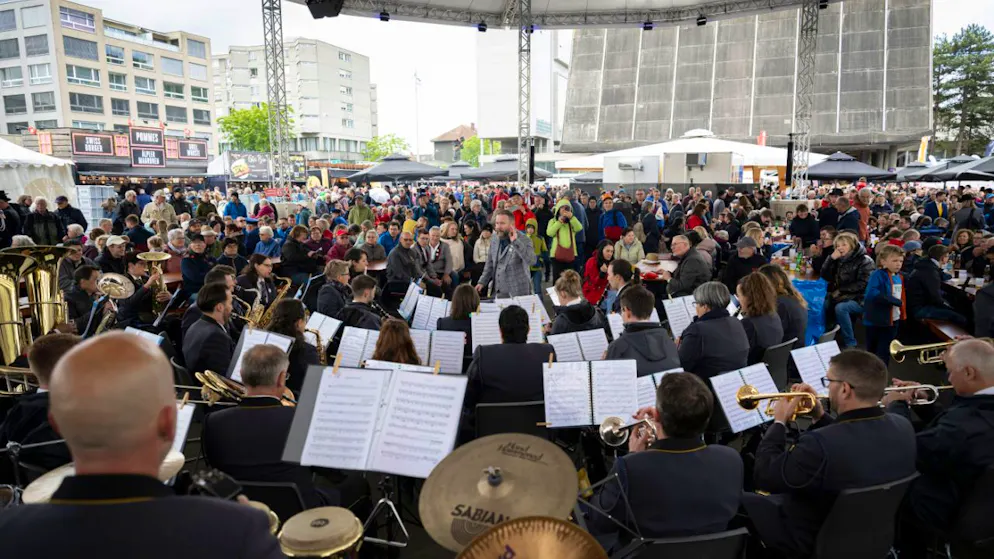 Eidgenössisches Musikfest lockt über 100'000 Menschen nach Biel – Gallery. Grosser Publikumszuspruch für die Musizierenden in Biel.