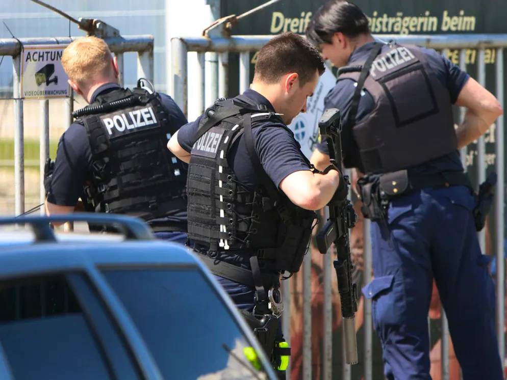 Schwer bewaffnete Polizisten waren im Einsatz.