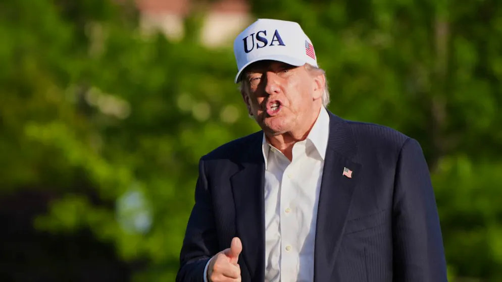 S'è fatto una montagna di soldi. Trump multato per non aver dichiarato transazioni finanziarie su Nvidia, Microsoft e Amazon