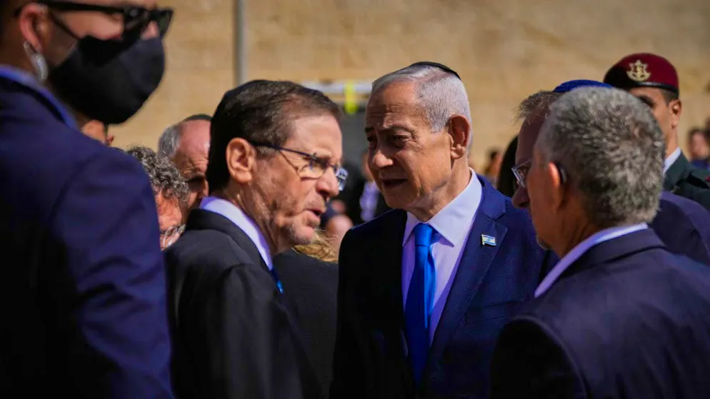 ARCHIVE - Israeli Prime Minister Benjamin Netanyahu (M r) and Israeli President Izchak Herzog take part in a ceremony to mark the annual Holocaust Remembrance Day. Photo: Ohad Zwigenberg/AP/dpa