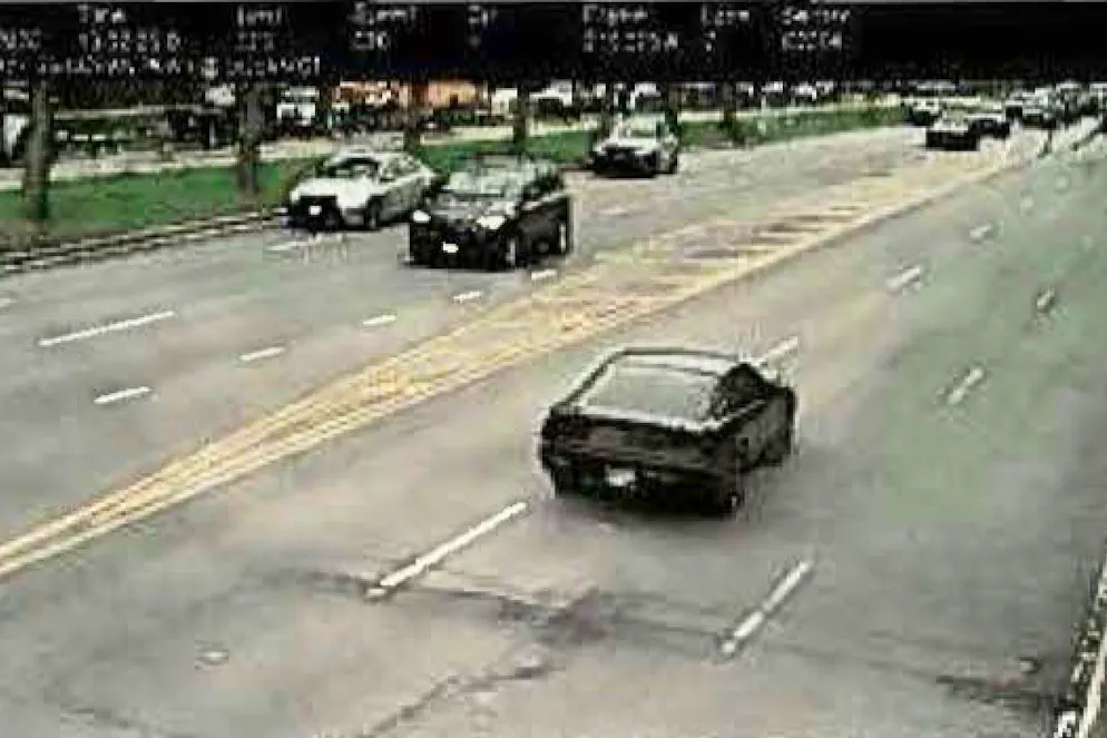Diesen Pontiac Trans Am kennen alle, die in den 80ern TV geschaut haben. Eine Replika des sprechenden Autos aus der Serie «Knight Rider» ist in New York in eine Radarfalle geraten.