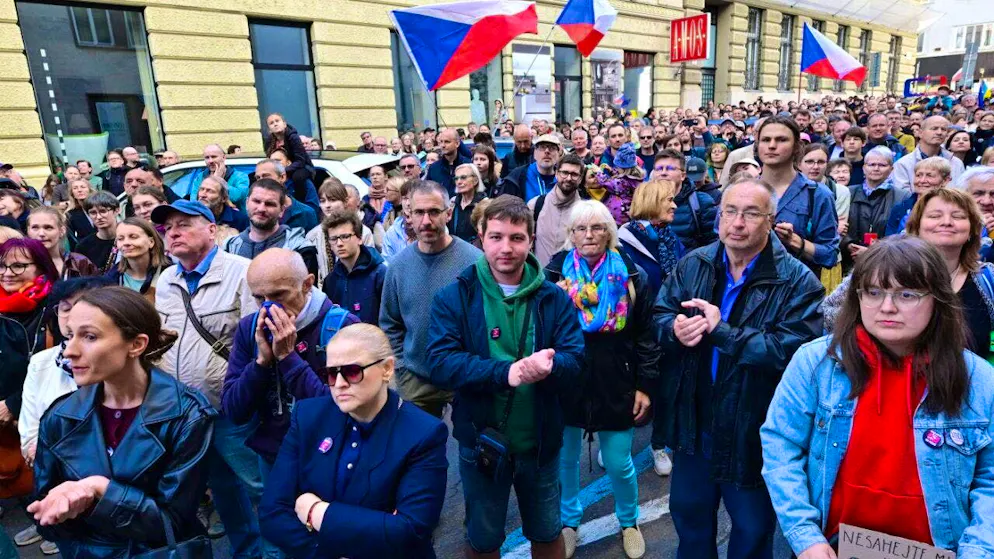 Participants in a march organized by the Million Moments for Democracy association demonstrate for the independence of public media in the Czech Republic. Photo: -álek Václav/CTK/dpa