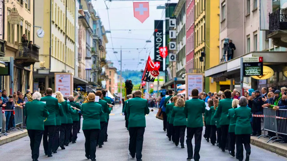 Federal Music Festival attracts over 100,000 people to Biel - Gallery. The Hägendorf-Rickenbach music society parades through Biel.