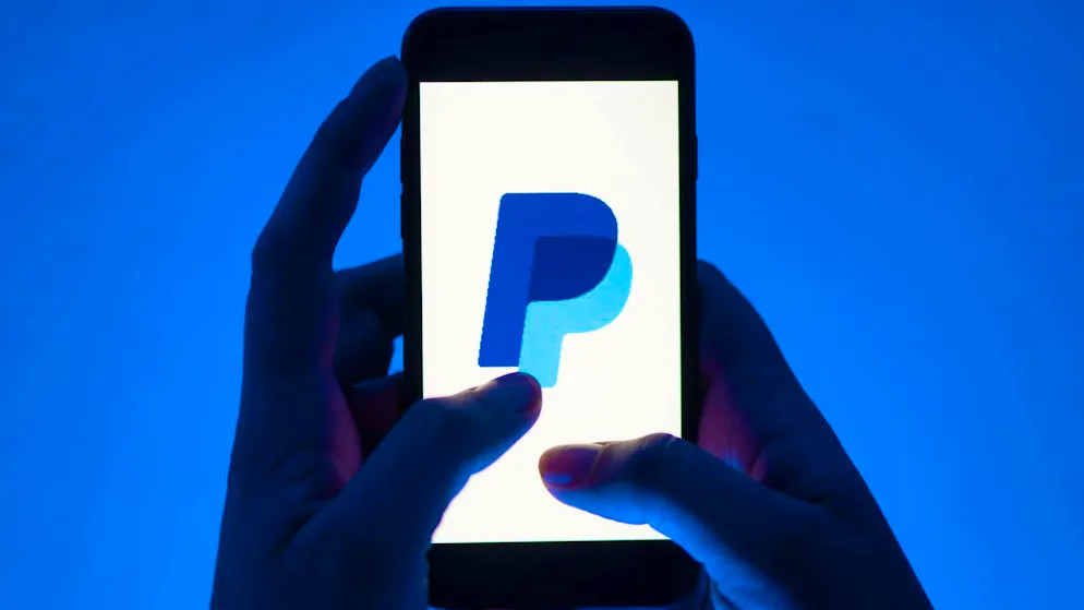 Fraudsters are using a new scam to deceive PayPal users.