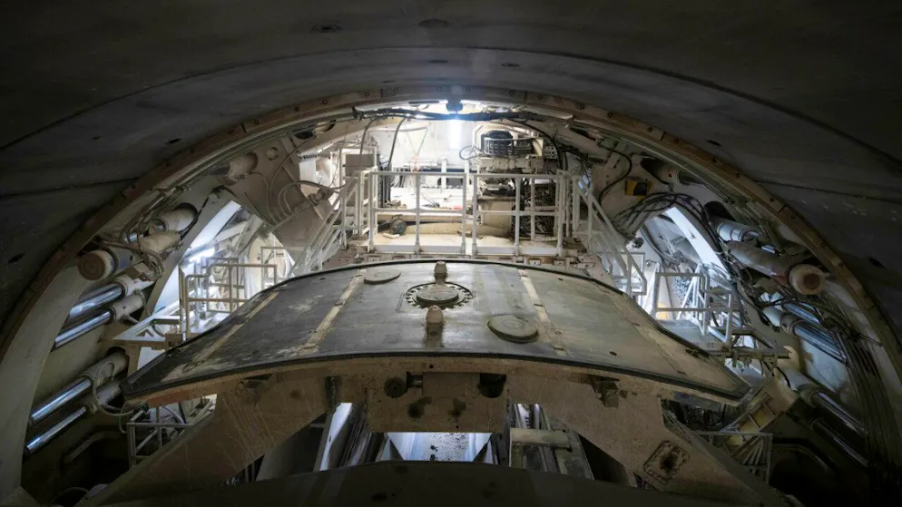 Construction progresses. Tunnel boring machine back in operation after quarry in the Gotthard