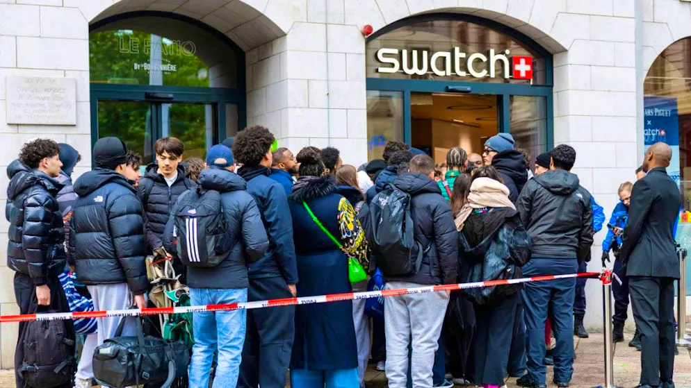 High demand, high prices: On Saturday, there were long queues in front of various Swatch stores (here in Geneva, for example) and sometimes even scuffles.
