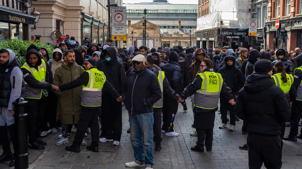 Andrang vor dem Swatch Store in Covent Garden in London. (16. Mai 2026)
