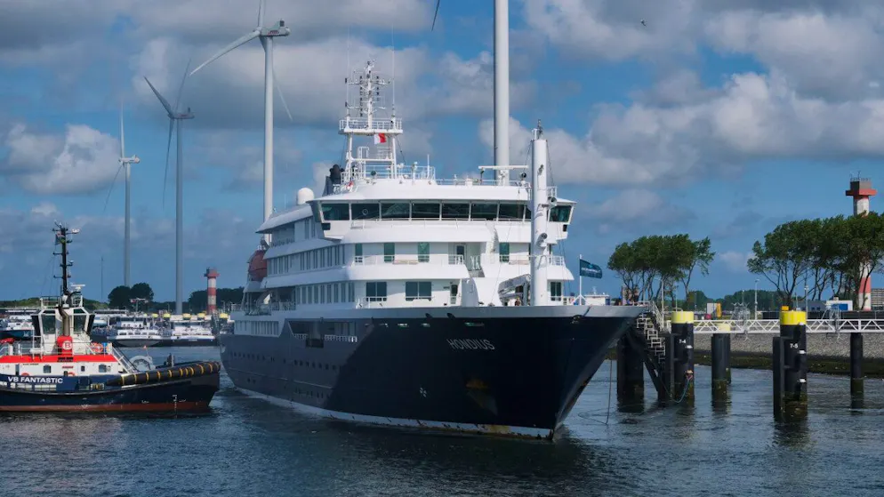 Focolaio di hantavirus. La nave da crociera Hondius è arrivata a Rotterdam, sarà disinfettata