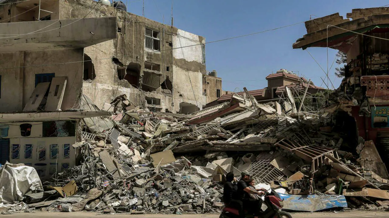 Politics. Lebanon: More than 3,000 dead and almost 10,000 injured so far