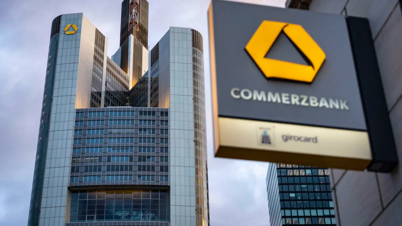 Banks. Commerzbank rejects Unicredit offer as unattractive