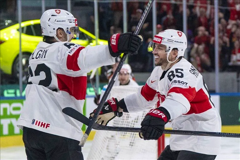 Hockey. Tre su tre per la Svizzera