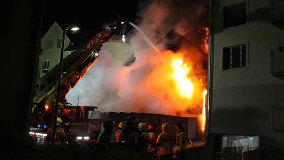 Deux habitants manquent encore à l'appel après l'incendie d'un immeuble à Saint-Gall dans la nuit de lundi à mardi.