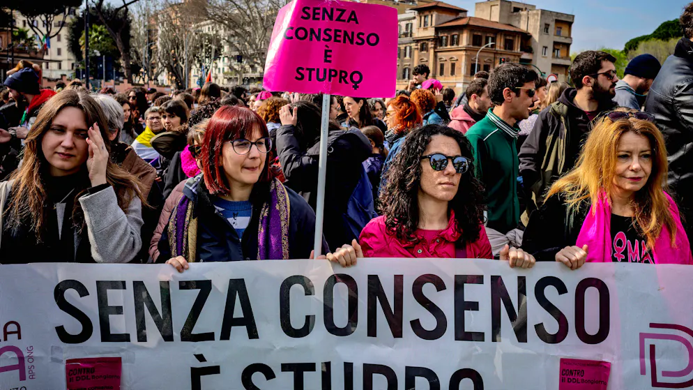 Le refus d'adopter le texte dans sa version originale au Sénat en Italie a déclenché des manifestations dans tout ce pays.