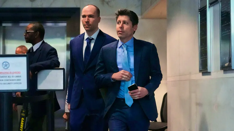 Must not fear for his position on the Board of Directors: OpenAI boss Sam Altman (r.). Here with OpenAI President Greg Brockman in court in Oakland. (April 30, 2026)