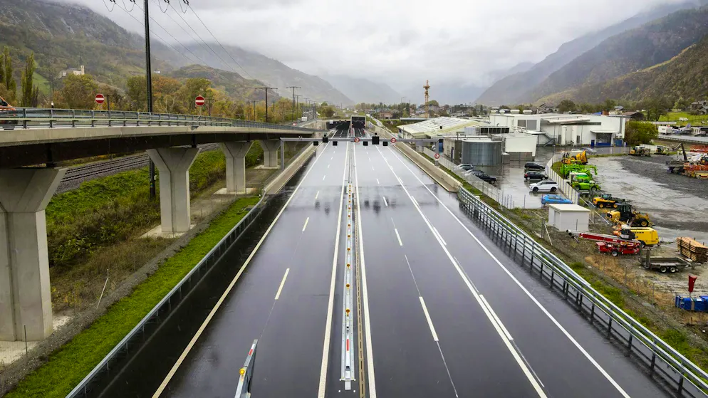 The A9 between Gampel-Steg and Visp. (October 27, 2025)