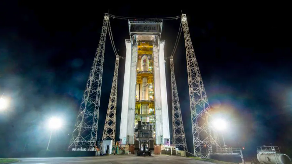 Der Satellit befindet sich in der Spitze der Vega-C-Rakete.