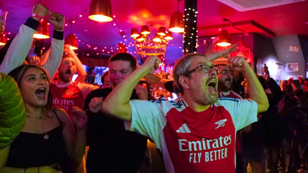 Grosser Jubel im Norden Londons: Fans von Arsenal feiern den ersten Meistertitel seit 2004.