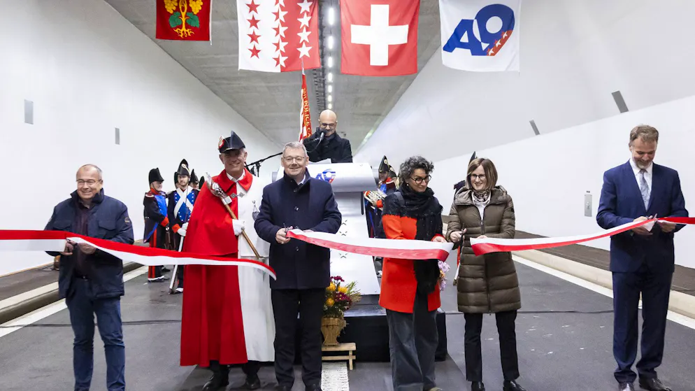 Eröffnung A9-Abschnitt / Erster Durchschlag in Riedbergtunnel. Eröffnung des A9-Abschnitts zwischen Gampel-Steg und Visp am 27. Oktober 2025. 